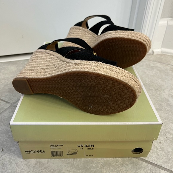 Only worn once - Picture 2 of 2